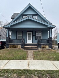 Building Photo - Newly Updated 3 Bedroom Single Family Home