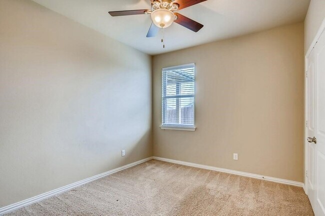 Building Photo - 2753 Calmwood Dr