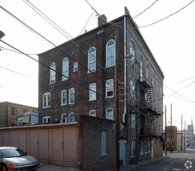 Building Photo - 619-623 W Turner St