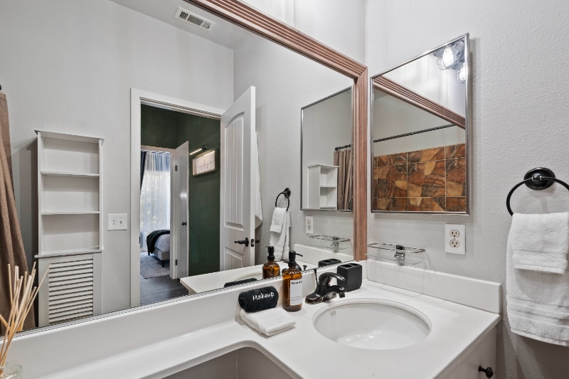 Building Photo - 26947 Hillsborough Pkwy