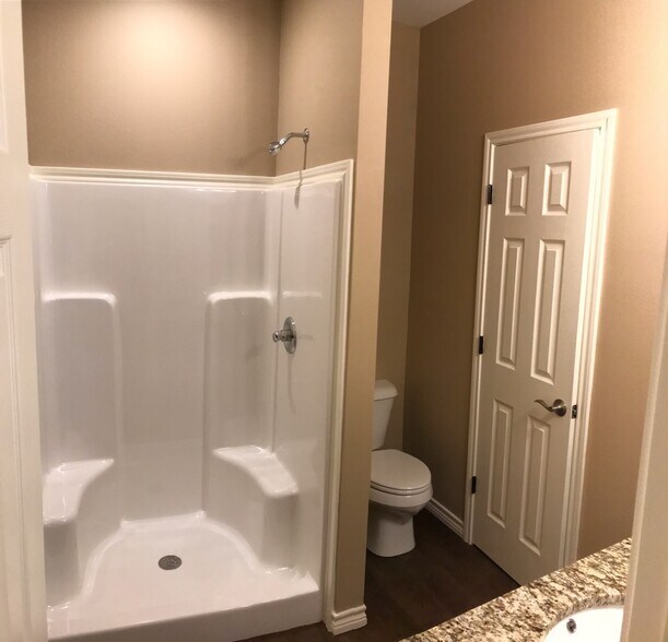 Building Photo - 604 Pecan Ct