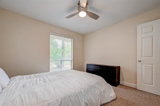 Building Photo - 3903 Hermitage Hollow Ln