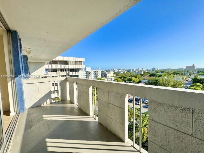 Building Photo - 800 West Ave