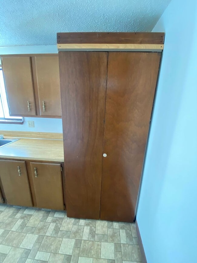 Building Photo - Cozy 3 Bedroom 1 Bath Home with Large Yard & 1 Car Attached Garage