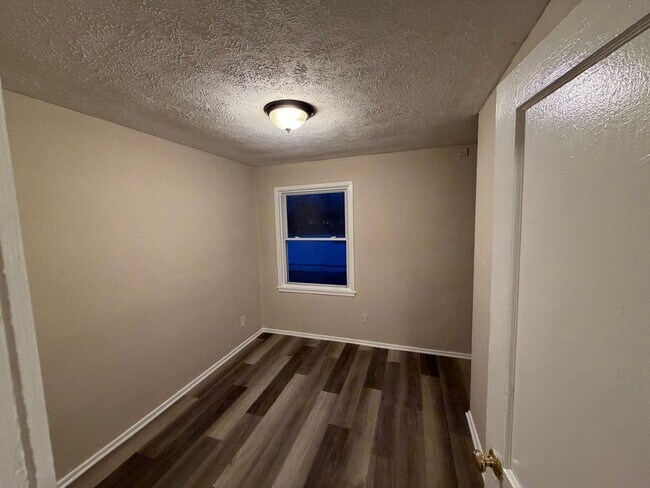 Building Photo - 863-863 N Central Dr