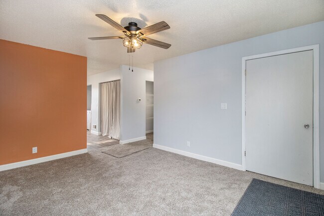 Building Photo - 408 N Perrine St