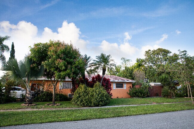 Building Photo - 351 SW 66th Ave