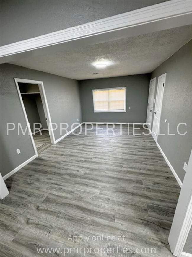 Building Photo - 3Bedroom/1Bathroom Home
