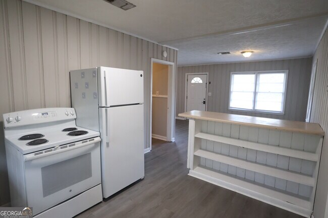 Building Photo - 351 Brook St