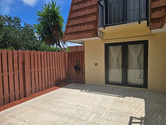 Building Photo - 1505 Augusta Cir