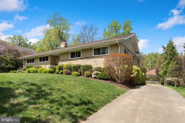 Building Photo - 1404 Middlebury Dr