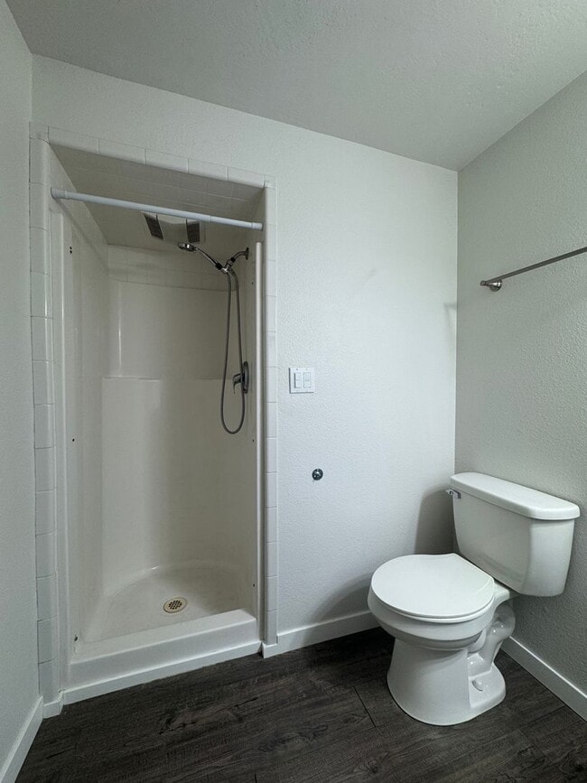 Building Photo - Spacious 4 Bed, 3 Bath House for Rent