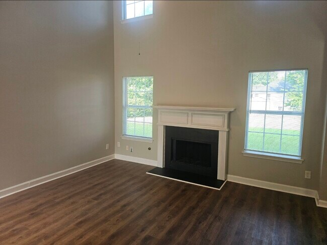 Building Photo - 670 Burtons Cove