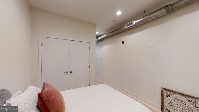 Building Photo - 1305 Locust St
