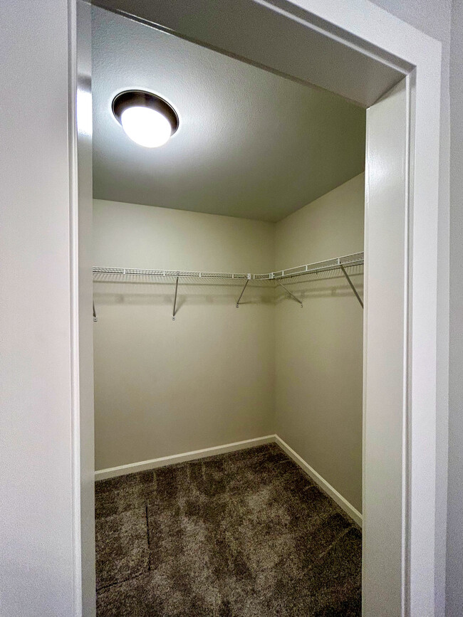 Building Photo - 9291 Candytuft Dr SE
