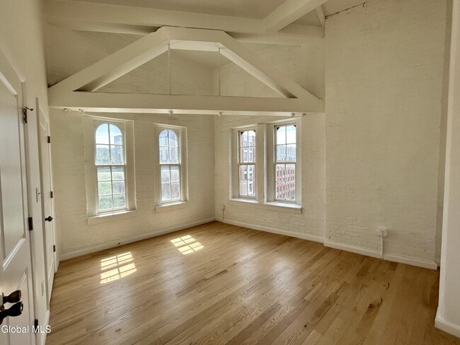 Building Photo - 155 River St