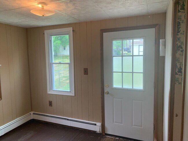 Building Photo - Dallastown SD 3 Bedroom House-Yard, Parking