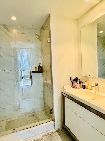 Building Photo - 2000 Metropica Way