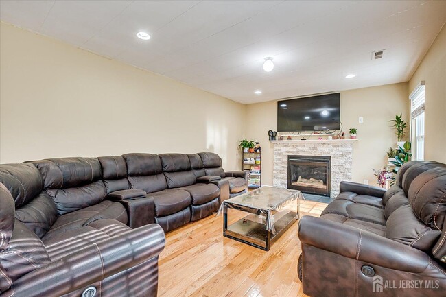 Building Photo - 169 Metuchen Ave