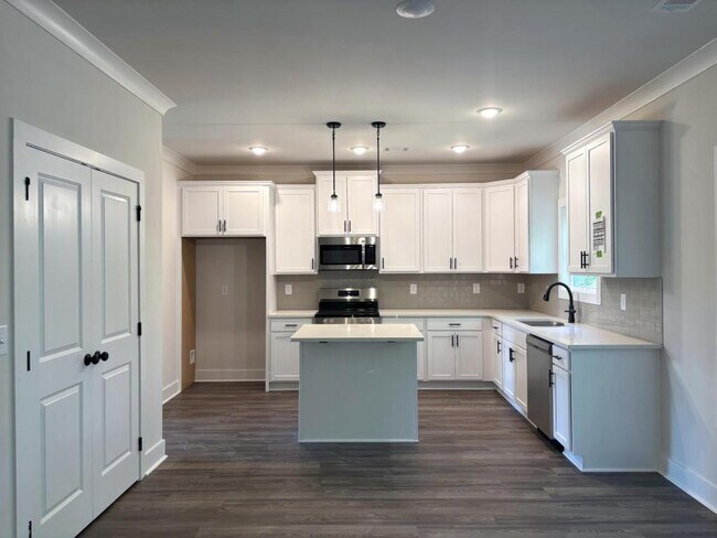 Building Photo - 4420 Whitetail Path Cove