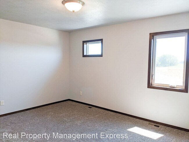 Building Photo - 3 br, 2.5 bath House - 4600 E Whisper Ridg...