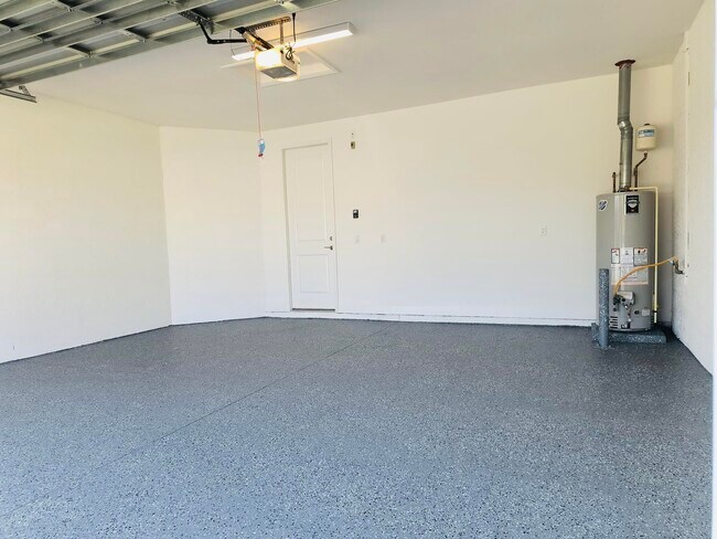 Building Photo - 13352 SW River Rock Rd