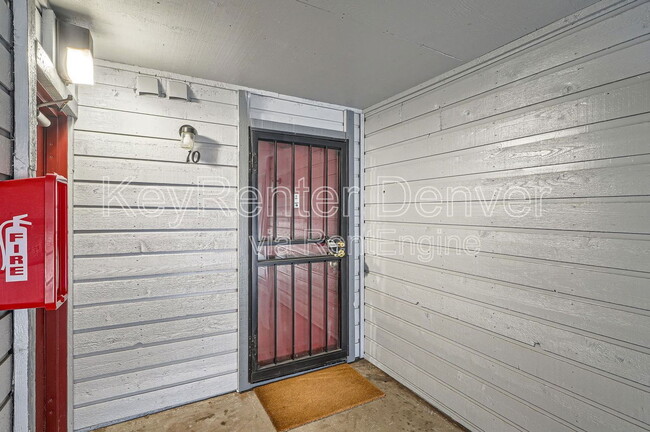 Building Photo - 13992 E Stanford Cir