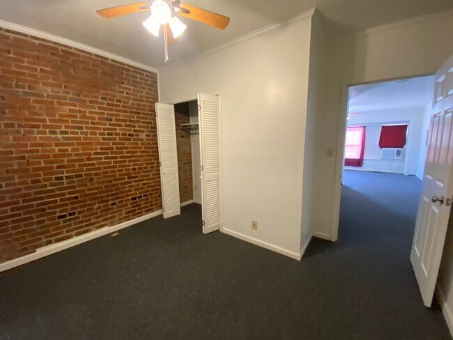 Building Photo - 1100 W Monroe Ave