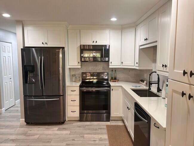 Building Photo - 5710 Coach House Cir