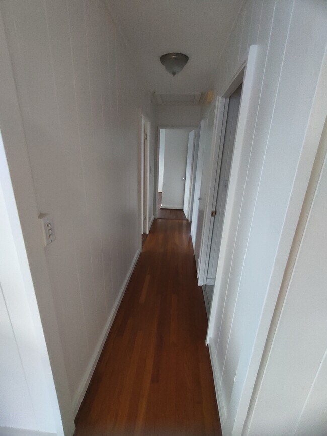 Building Photo - 2002 Mahaoo Pl