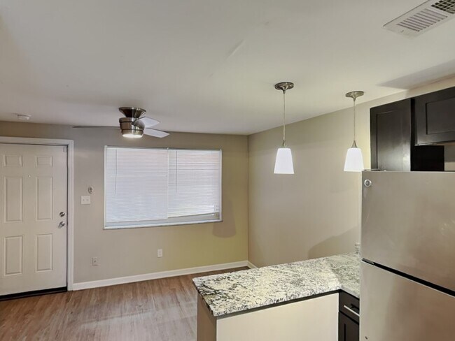 Building Photo - Lantern Square Apartments-A3