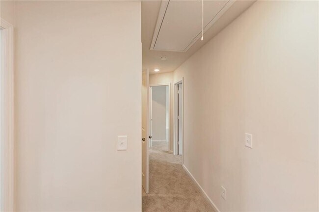 Building Photo - 624 Mackenzie Cv