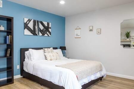 Building Photo - 5534 Alcove Ave