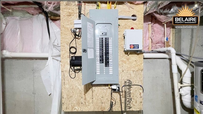 Building Photo - Cozy Country Living