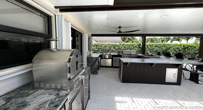 Building Photo - 5125 Woodland Lakes Dr