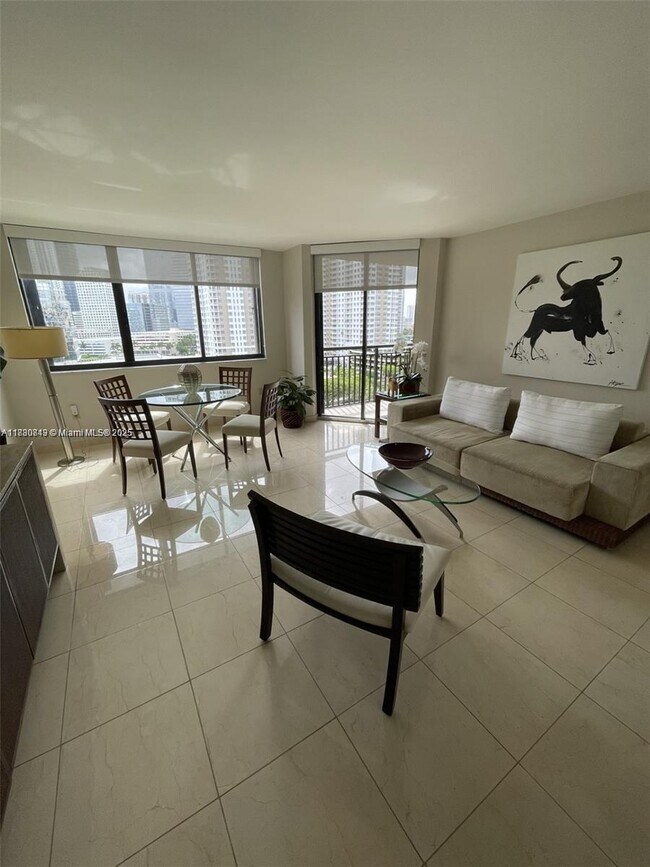 Building Photo - 540 Brickell Key Dr