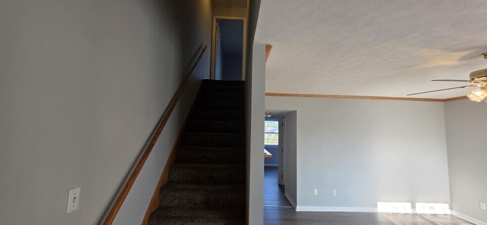 Building Photo - 126 Candle Ct
