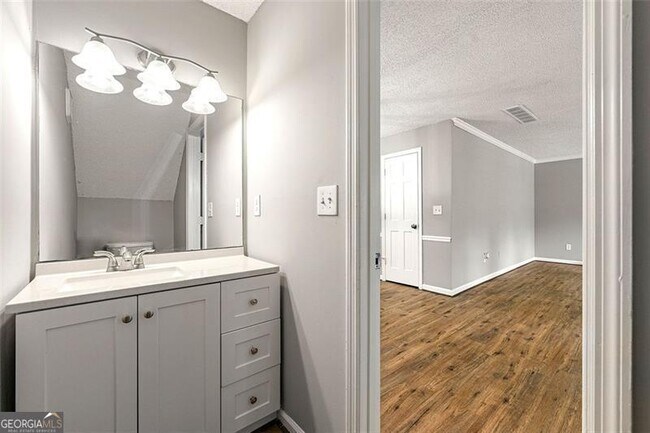 Building Photo - 1250 Mountain Springs Dr