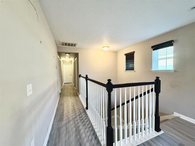 Building Photo - 11804 Silverlake Park Dr