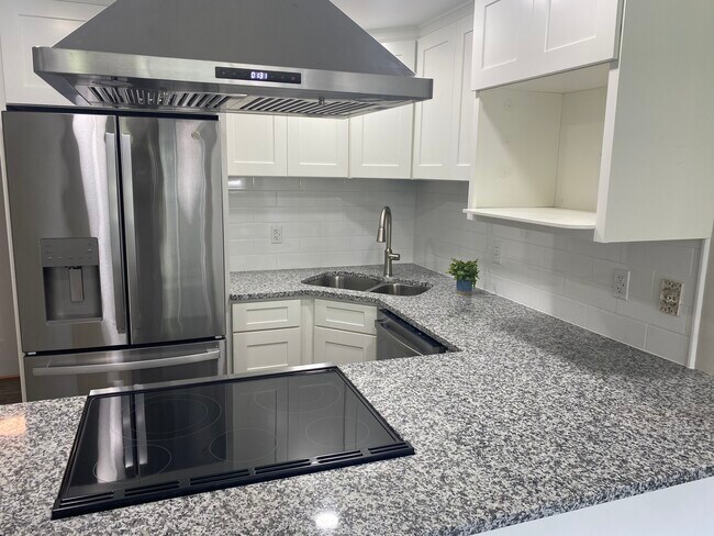 Building Photo - 609 Market St S