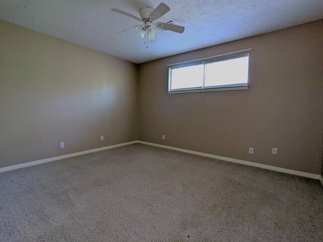 Building Photo - 22 Woody Creek Dr