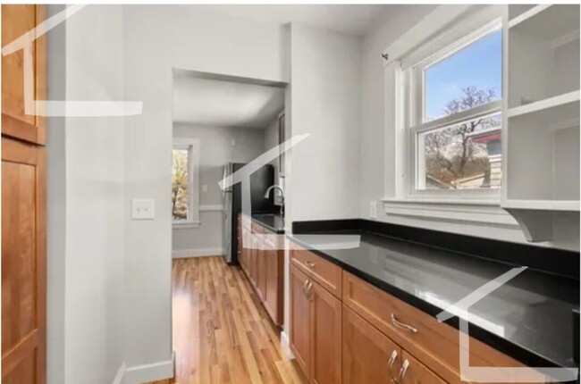 Building Photo - No Brokers Fee, In-Unit Washer and Dryer, ...