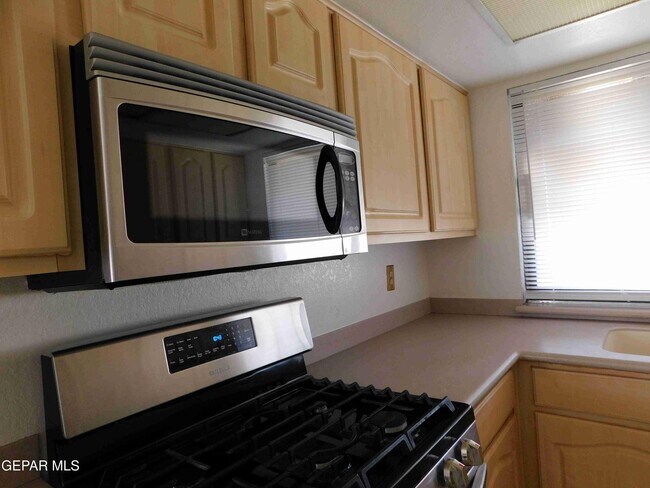 Building Photo - 11249 War Feather Dr