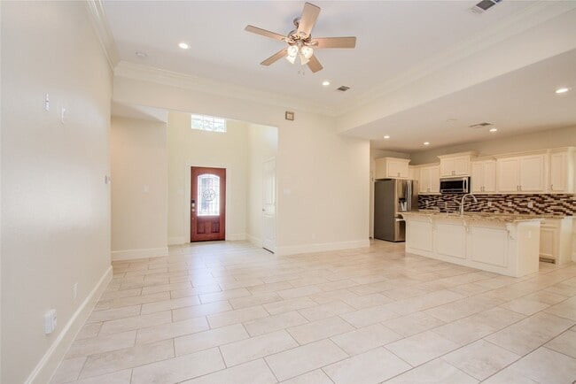 Building Photo - 10572 Twin Oak Dr