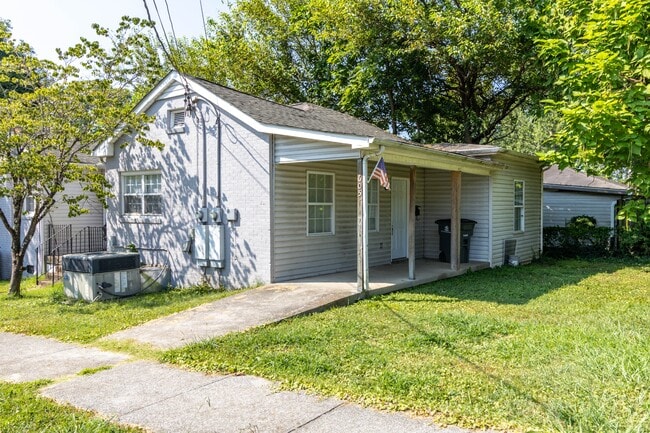 Building Photo - 605 Spruce St