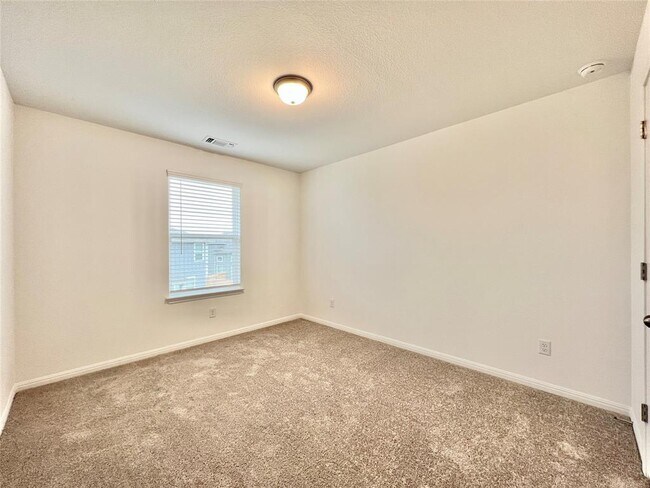 Building Photo - 3200 College Park Dr