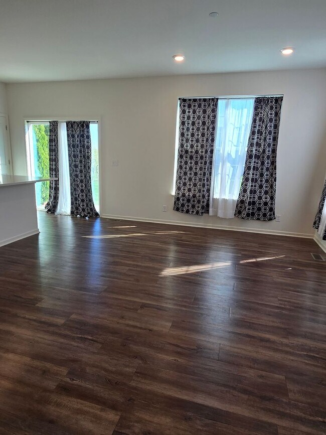 Building Photo - 1123 Hawk Hollow Dr