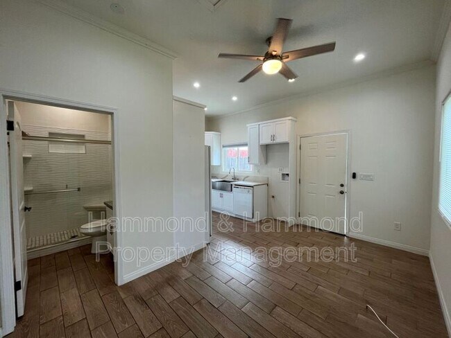 Building Photo - 4316 Greenbush Ave