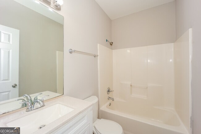 Building Photo - 2175 Lake Royale Dr