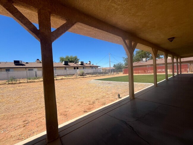 Building Photo - 3 bed 2 bth in Apple Valley. Apply today!